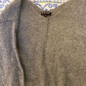 Grey v-neck cinched bottom sweater knit top